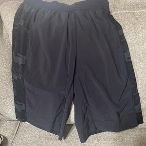 Lululemon Mens Core Shorts 11" Inseam Sz S Black Camo Linerless Drawstring